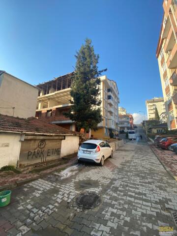 ÇAYIROVA YENİMAHALLE'DE MERKEZİ KONUMDA DAİRELER